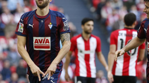 Borja Bastón, autor de dos goles en el derbi vasco en San Mamés. EFE/Luis Tejido