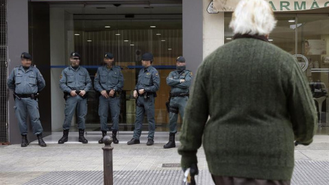 Agentes de la Guardia Civil registran esta mañana las dependencias del grupo municipal del Partido Popular en el Ayuntamiento de Valencia y de la empresa pública Construcciones e Infraestructuras Educativas (Ciegsa), dependiente de la Gener