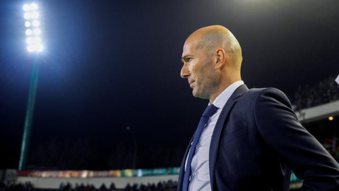 Primer tropiezo de Zidane. EFE/PACO PUENTES Primer tropiezo de Zidane. EFE/PACO PUENTES