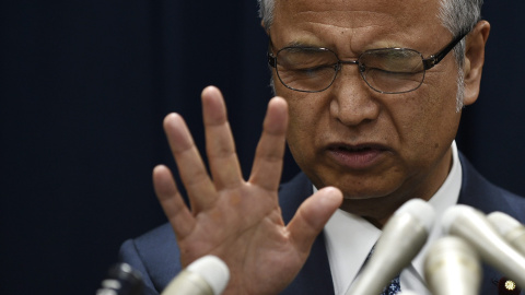 El ministro nipón de Economía, Akira Amari, reacciona durante una rueda de prensa en Tokio.- EFE El ministro nipón de Economía, Akira Amari, reacciona durante una rueda de prensa en Tokio.- EFE