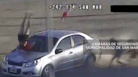 Imagen de video del atropello de una madre y su bebe en la localidad argentina de San Martín. ATLAS Imagen de video del atropello de una madre y su bebe en la localidad argentina de San Martín. ATLAS