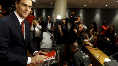 El secretario general del PSOE, Pedro Sánchez, durante la rueda de prensa que ha ofrecido este martes después de que el rey le haya propuesto como candidato a presidente del Gobierno. REUTERS/Sergio Perez El secretario general del PSOE, Pedro Sánchez, durante la rueda de prensa que ha ofrecido este martes después de que el rey le haya propuesto como candidato a presidente del Gobierno. REUTERS/Sergio Perez
