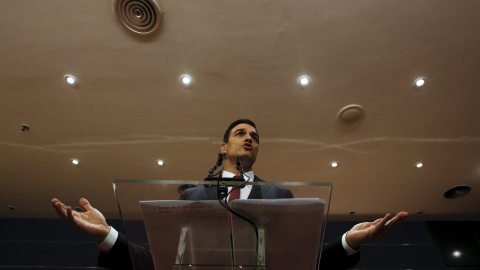 El secretario general del PSOE, Pedro Sánchez, durante la rueda de prensa que ha ofrecido este martes después de que el rey le haya propuesto como candidato a presidente del Gobierno. REUTERS/Sergio Perez El secretario general del PSOE, Pedro Sánchez, durante la rueda de prensa que ha ofrecido este martes después de que el rey le haya propuesto como candidato a presidente del Gobierno. REUTERS/Sergio Perez