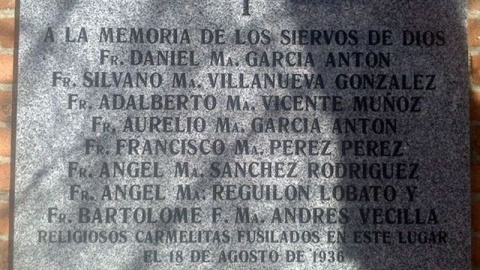 Placa en recuerdo de los ocho carmelitas fusilados que retiró ayer el Ayuntamiento de Madrid y que ha vuelto a reponer hoy.- EP Placa en recuerdo de los ocho carmelitas fusilados que retiró ayer el Ayuntamiento de Madrid y que ha vuelto a reponer hoy.- EP