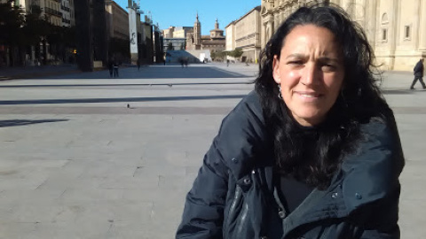 La politóloga Cristina Monge, en la plaza del Pilar, que se convirtió en el espacio del 15M zaragozano durante la movilización de los indignados