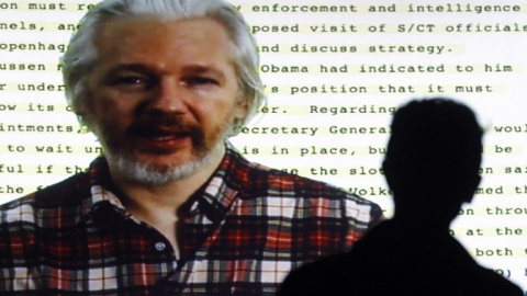 El fundador de Wikileaks, Julian Assange, habla desde la embajada ecuatoriana en Londres en la apertura de un festival de cine sobre derechos humanos realizado en Barcelona en octubre de 2014. - REUTERS El fundador de Wikileaks, Julian Assange, habla desde la embajada ecuatoriana en Londres en la apertura de un festival de cine sobre derechos humanos realizado en Barcelona en octubre de 2014. - REUTERS