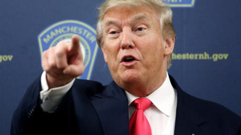 El magnate y aspirante a la candidatura presidencial por el partido Republicano, Donald Trump, habla durante un discurso ante miembros del departamento de policía de Manchester, hoy, jueves 4 de febrero de 2016, en Manchester, Nueva Hampshi El magnate y aspirante a la candidatura presidencial por el partido Republicano, Donald Trump, habla durante un discurso ante miembros del departamento de policía de Manchester, hoy, jueves 4 de febrero de 2016, en Manchester, Nueva Hampshi