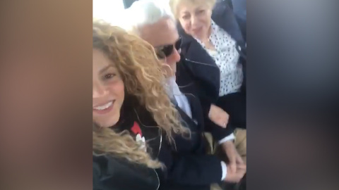 Shakira celebra con su familia la victoria de Colombia Shakira celebra con su familia la victoria de Colombia