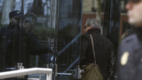 Jordi Pujol Ferrusola, primogénito del expresidente catalán, a su llegada a la Audiencia Nacional para comparecer ante el juez José de la Mata. EFE/Juan Carlos Hidalgo Jordi Pujol Ferrusola, primogénito del expresidente catalán, a su llegada a la Audiencia Nacional para comparecer ante el juez José de la Mata. EFE/Juan Carlos Hidalgo