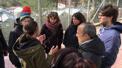 La eurodiputada Marina Albiol, en el campo de refugiados de Moria, en la isla griega de Lesbos. La eurodiputada Marina Albiol, en el campo de refugiados de Moria, en la isla griega de Lesbos.