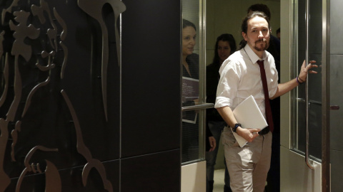El secretario general de Podemos, Pablo Iglesias, antes de presentar en el Congreso su oferta de programa de gobierno de coalición con el PSOE. EFE/Javier Lizón El secretario general de Podemos, Pablo Iglesias, antes de presentar en el Congreso su oferta de programa de gobierno de coalición con el PSOE. EFE/Javier Lizón