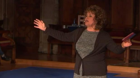 La poeta catalana Dolors Miquel en un momento de la ceremonia de ayer, lunes La poeta catalana Dolors Miquel en un momento de la ceremonia de ayer, lunes