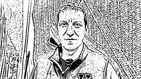 Juan Sánchez, en la espartería que regenta en la calle Mediodía Grande, en Madrid. / HENRIQUE MARIÑO Juan Sánchez, en la espartería que regenta en la calle Mediodía Grande, en Madrid. / HENRIQUE MARIÑO