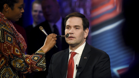 Marco Rubio en un parón publicitario durante un acto de campaña televisado por la CNN. - REUTERS
