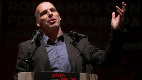 Varoufakis agradece a los españoles que no creyeran las "mentiras" de Rajoy y Guindos. /EFE Varoufakis agradece a los españoles que no creyeran las "mentiras" de Rajoy y Guindos. /EFE