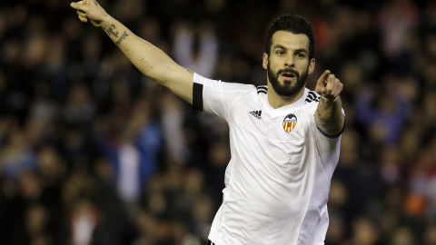 El delantero del Valencia, Álvaro Negredo, durante el partido.- REUTERS El delantero del Valencia, Álvaro Negredo, durante el partido.- REUTERS