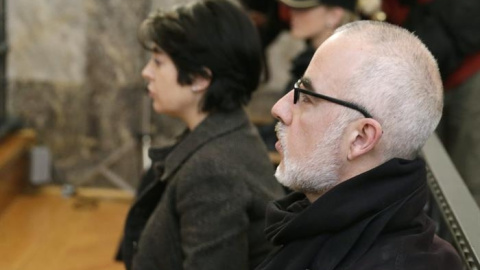 Fernando Basterra y Rosario Porto ante el TSXG, durante la vista de apelación de la sentencia que les condenó a 18 años de prisión. EFE//Lavandeira jr. Fernando Basterra y Rosario Porto ante el TSXG, durante la vista de apelación de la sentencia que les condenó a 18 años de prisión. EFE//Lavandeira jr.