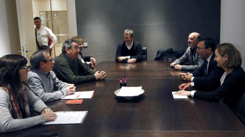 CCOO y UGT se reúne hoy con el grupo parlamentario socialista para tratar la derogación del artículo 315.3 del Código Penal, que establece hasta tres años de prisión por coaccionar a iniciar o continuar una huelga. / BALLESTEROS (EFE) CCOO y UGT se reúne hoy con el grupo parlamentario socialista para tratar la derogación del artículo 315.3 del Código Penal, que establece hasta tres años de prisión por coaccionar a iniciar o continuar una huelga. / BALLESTEROS (EFE)