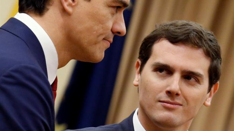 El secretario general del PSOE, Pedro Sánchez (i), y el presidente de Ciudadanos, Albert Rivera, El secretario general del PSOE, Pedro Sánchez (i), y el presidente de Ciudadanos, Albert Rivera,
