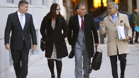 La madre de Neymar, Nadine Gonçalves Da Silva, a su llegada esta mañana a la Audiencia Nacional donde declara hoy como investigada en la causa sobre la presunta estafa cometida en el fichaje de su hijo por el FC Barcelona. EFE/J.P. Gandul La madre de Neymar, Nadine Gonçalves Da Silva, a su llegada esta mañana a la Audiencia Nacional donde declara hoy como investigada en la causa sobre la presunta estafa cometida en el fichaje de su hijo por el FC Barcelona. EFE/J.P. Gandul