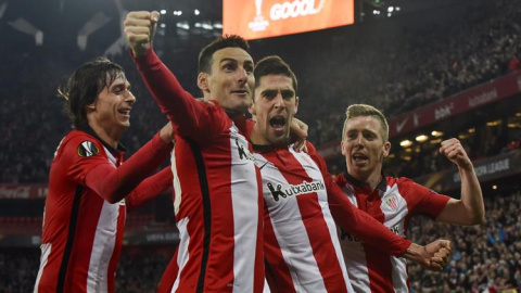 El delantero del Athletic Club Sabin Merino (2d) celebra con sus compañeros Ander Iturraspe (i), Aritz Aduriz (2i) e Iker Muniain la consecución del primer gol de su equipo ante el Olympique de Marsella, en partido de vuelta de octavos de f El delantero del Athletic Club Sabin Merino (2d) celebra con sus compañeros Ander Iturraspe (i), Aritz Aduriz (2i) e Iker Muniain la consecución del primer gol de su equipo ante el Olympique de Marsella, en partido de vuelta de octavos de f