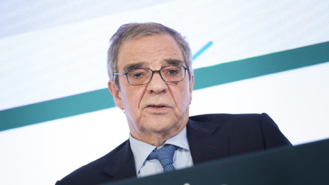 El presidente de Telefónica, César Alierta, durante la presentación de los resultados obtenidos en 2015 por la compañía. EFE/Luca Piergiovanni