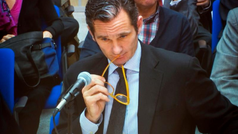 Iñaki Urdangarin ha iniciado a las 13.07 horas de hoy su declaración como acusado en el juicio del caso Nóos.- EFE Iñaki Urdangarin ha iniciado a las 13.07 horas de hoy su declaración como acusado en el juicio del caso Nóos.- EFE