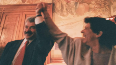 Pascual Maragall y Eulàlia Vintró celebrando la victoria en las municipales de 1995 Pascual Maragall y Eulàlia Vintró celebrando la victoria en las municipales de 1995