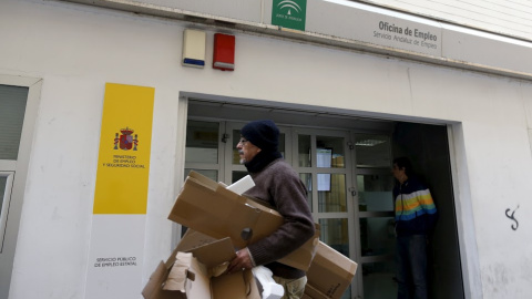 Oficina del Servicio Andaluz de Empleo.- REUTERS Oficina del Servicio Andaluz de Empleo.- REUTERS