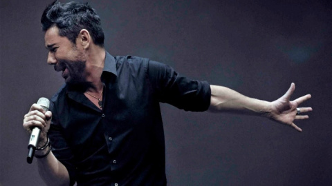 Miguel Poveda ha anunciado que abandonará la peña flamenca "Enrique El Mellizo" de Cádiz, que le nombró su socio de honor, por haber recibido insultos homófobos de su presidente, que le llamó "pedazo de maricón".- EFE Miguel Poveda ha anunciado que abandonará la peña flamenca "Enrique El Mellizo" de Cádiz, que le nombró su socio de honor, por haber recibido insultos homófobos de su presidente, que le llamó "pedazo de maricón".- EFE