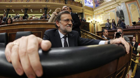 El presidente del Gobierno en funciones, Mariano Rajoy, en su escaño durante la sesión plenaria en la que se celebra la segunda votación de investidura del candidato socialista, Pedro Sánchez, hoy en el Congreso de los Diputados, tras la pr El presidente del Gobierno en funciones, Mariano Rajoy, en su escaño durante la sesión plenaria en la que se celebra la segunda votación de investidura del candidato socialista, Pedro Sánchez, hoy en el Congreso de los Diputados, tras la pr