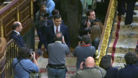 El secretario general del PSOE, PEdro Sánchez, entra en el Congreso de los Diputados en los momentos previos a la segunda votación de investidura. El secretario general del PSOE, PEdro Sánchez, entra en el Congreso de los Diputados en los momentos previos a la segunda votación de investidura.