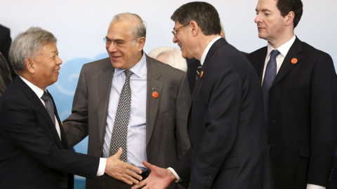 El secretario general de la OCDE, Ángel Gurría, conversa con el presidente del Banco Asiático de Inversion en Infraestructura, Jin Liqun, el secretario del Tesoro de EEUU, y el del Reino Unido, britanico George Osborne, en la reciente cumbr El secretario general de la OCDE, Ángel Gurría, conversa con el presidente del Banco Asiático de Inversion en Infraestructura, Jin Liqun, el secretario del Tesoro de EEUU, y el del Reino Unido, britanico George Osborne, en la reciente cumbr