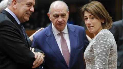 El ministro de Interior, Jorge Fernández Díaz, ha informado que España está dispuesta a recibir "con carácter inmediato" a unos 450 refugiados reubicados desde Italia, Grecia y Turquía.- EFE El ministro de Interior, Jorge Fernández Díaz, ha informado que España está dispuesta a recibir "con carácter inmediato" a unos 450 refugiados reubicados desde Italia, Grecia y Turquía.- EFE