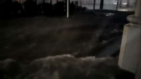 Una fuerte tormenta anega las calles de Barcelona Una fuerte tormenta anega las calles de Barcelona