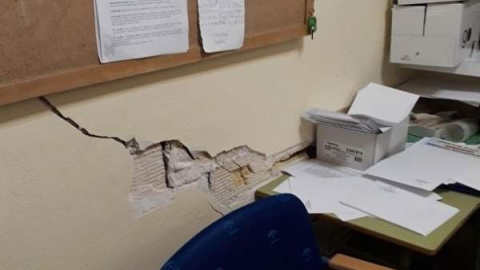 Más grietas que pizarras en el colegio de La Campana Más grietas que pizarras en el colegio de La Campana