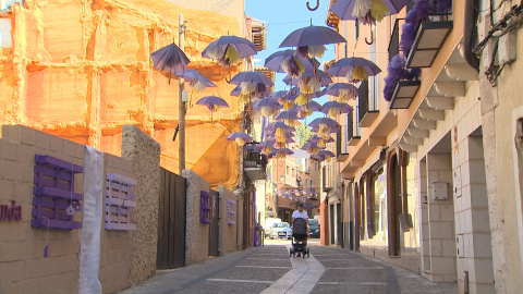 Brihuega "colorea" sus calles de morado Brihuega "colorea" sus calles de morado