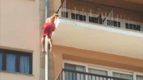 Cazado en pleno "balconing" Cazado en pleno "balconing"
