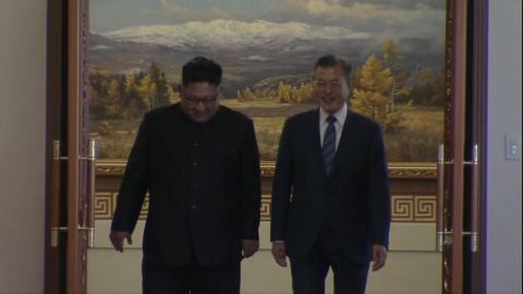 Reunión entre Kim Jong Un y Moon Jae In Reunión entre Kim Jong Un y Moon Jae In