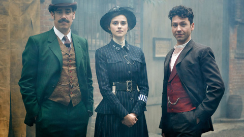 Michael Weston es Houdini y Stephen Mangan, Doyle. Michael Weston es Houdini y Stephen Mangan, Doyle.