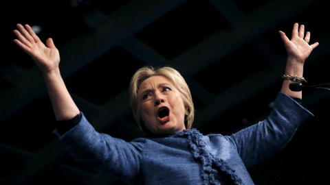 Hillary Clinton saluda a sus seguidores en West Palm Beach, Florida. - REUTERS