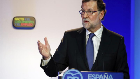 El presidente del Gobierno en funciones, Mariano Rajoy, durante su intervención en la clausura sobre el empleo, la primera de las que el PP pondrá en marcha en las próximas semanas para defender los cinco ejes sobre los que busca un acuerdo El presidente del Gobierno en funciones, Mariano Rajoy, durante su intervención en la clausura sobre el empleo, la primera de las que el PP pondrá en marcha en las próximas semanas para defender los cinco ejes sobre los que busca un acuerdo
