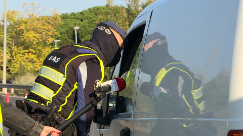 Policía Municipal lleva a cabo un control tras la declaración de la alarma Policía Municipal lleva a cabo un control tras la declaración de la alarma