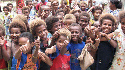 Grupo de niños melanesios. / Wikipedia Grupo de niños melanesios. / Wikipedia