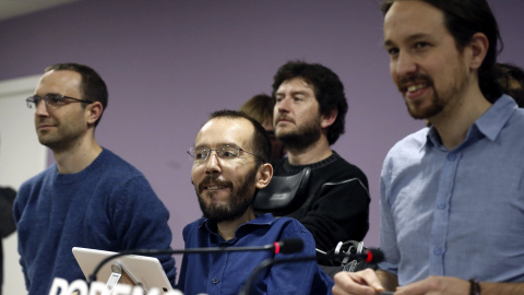 El secretario general de Podemos, Pablo Iglesias, al inicio de la rueda de prensa después de la reunión que ha mantenido con secretarios generales autonómicos y de organización. EFE/Kiko Huesca El secretario general de Podemos, Pablo Iglesias, al inicio de la rueda de prensa después de la reunión que ha mantenido con secretarios generales autonómicos y de organización. EFE/Kiko Huesca