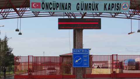 Paso fronterizo de Öncüpinar, que comunica Turquía con Siria. / CORINA TULBURE Paso fronterizo de Öncüpinar, que comunica Turquía con Siria. / CORINA TULBURE