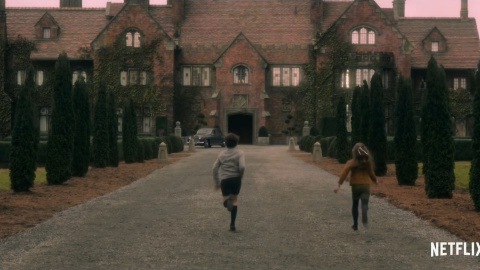Nuevo escalofriante tráiler de 'La Maldición de Bly Manor' Nuevo escalofriante tráiler de 'La Maldición de Bly Manor'