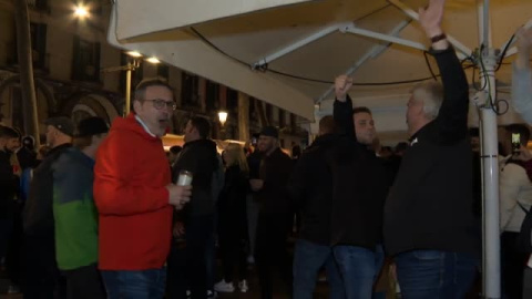 Cientos de aficionados del Eintracht disfrutan de Barcelona Cientos de aficionados del Eintracht disfrutan de Barcelona