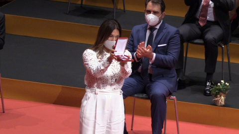Raquel Revuelta recibe la Medalla de Sevilla Raquel Revuelta recibe la Medalla de Sevilla