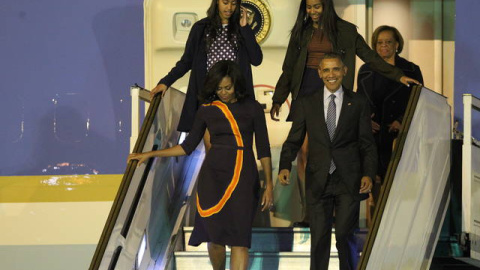 Obama llegó acompañado de su esposa Michelle, sus hijas Sasha y Malia y su madre política, Marian Robinson. EFE Obama llegó acompañado de su esposa Michelle, sus hijas Sasha y Malia y su madre política, Marian Robinson. EFE